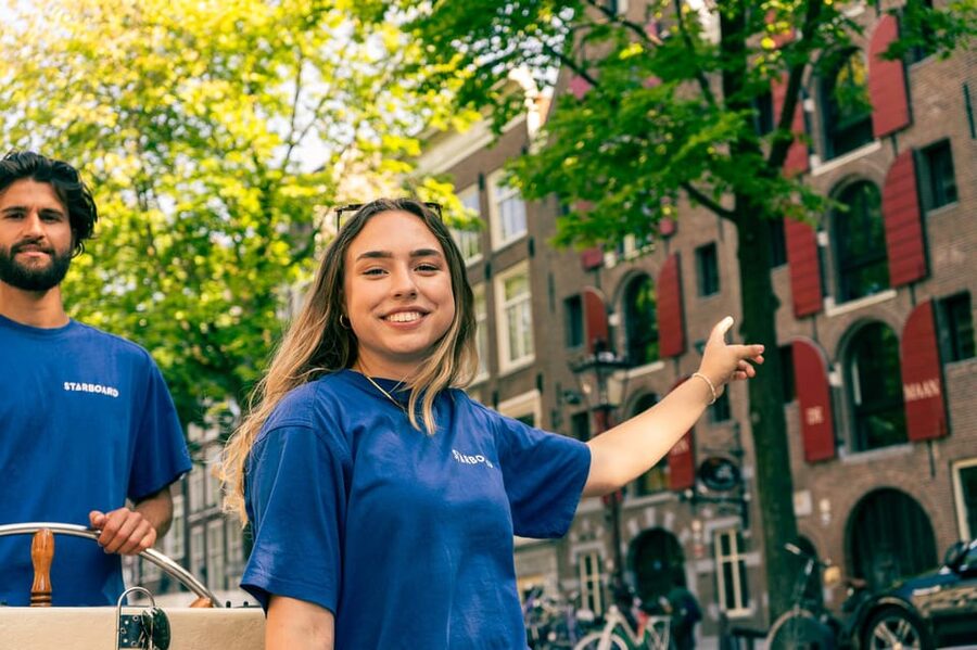 Amsterdam: German Guided Canal Cruise with on Board Bar - Why seeing Amsterdam from the water matters