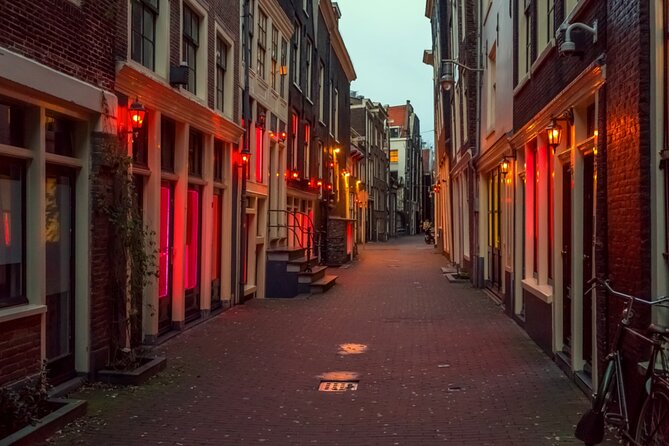 Amsterdam Ghost Hunt: Self-Guided Mystery Adventure - Spooksteeg and Bloedstraat: the early dose of atmosphere