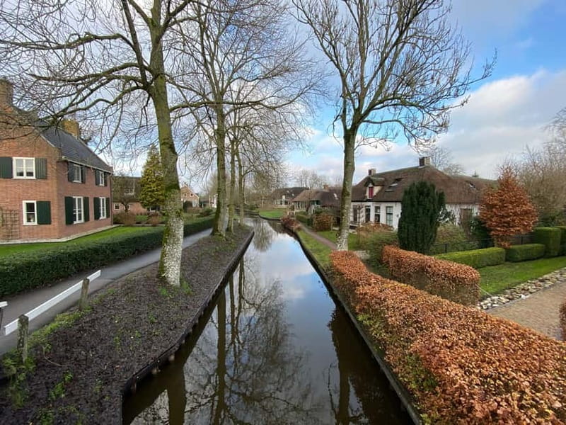 Amsterdam: Giethoorn, Afsluitdijk and Zaanse Schans Day Trip - Who should book this tour?