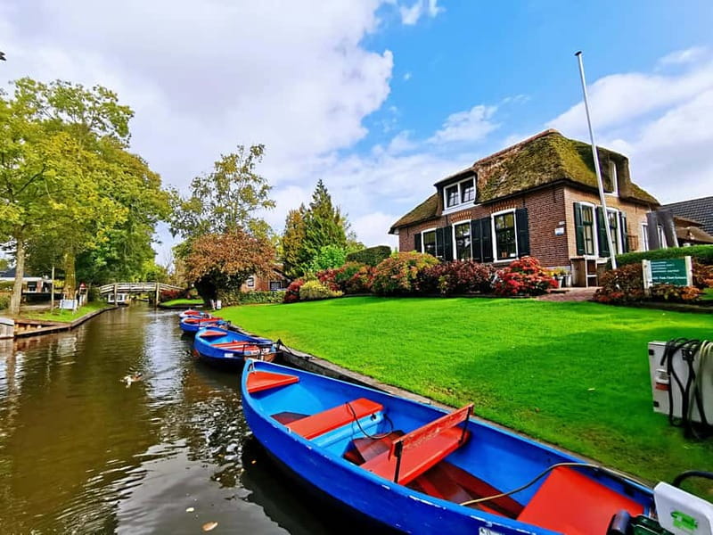 Amsterdam: Giethoorn, Afsluitdijk and Zaanse Schans Day Trip - Zaanse Schans: windmills, workshops, and a busy first stop