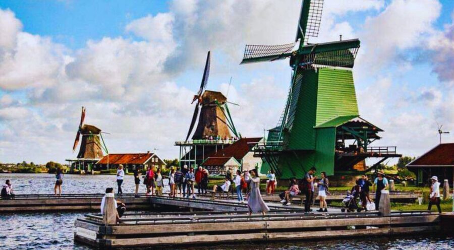 Amsterdam: Giethoorn and Zaanse Schans Windmills Day Tour - Free time for food and photos