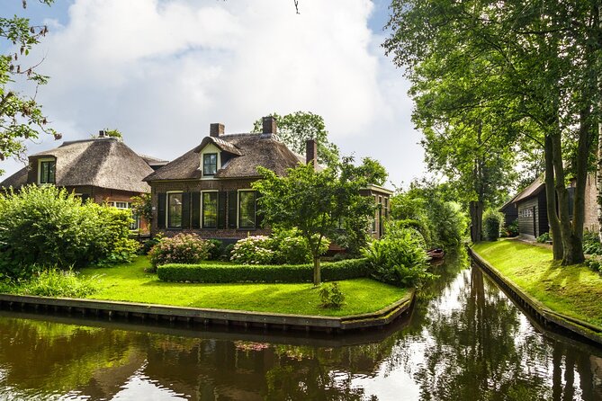 Amsterdam: Giethoorn Tour Scenic Cruise, Cheese & Free Time - The morning meeting point at This is Holland