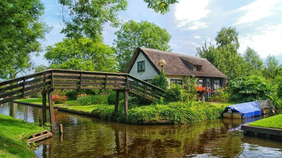 Amsterdam: Giethoorn Tour with Canal Cruise and Windmills - Why this tour works as a Dutch countryside day
