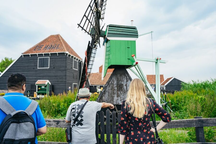 Amsterdam: Giethoorn, Volendam, and Zaanse Schans Tour - Who Should Book This Tour