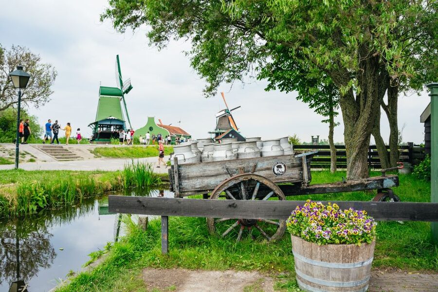Amsterdam: Giethoorn, Volendam, and Zaanse Schans Tour - Should You Book It?