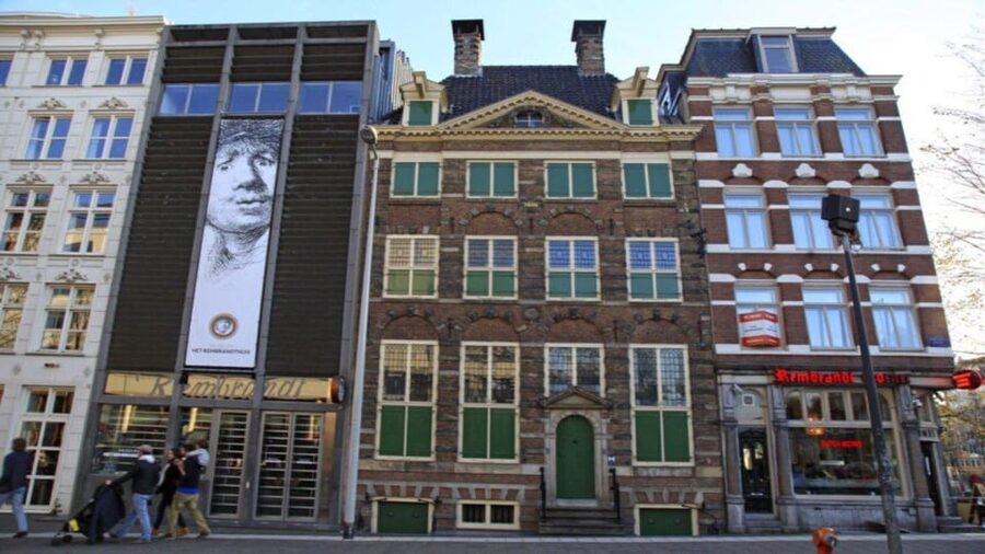 Amsterdam: Guided Anne Frank Small-Group Walking Tour - The guides make the biggest difference
