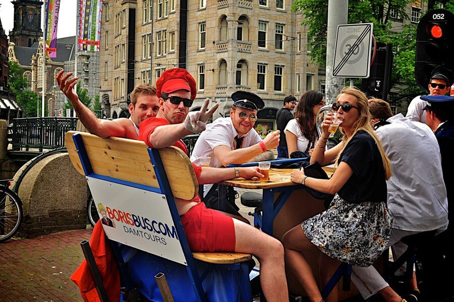 Amsterdam: Guided Beer or Prosecco Bike Tour - Who should book this bike tour