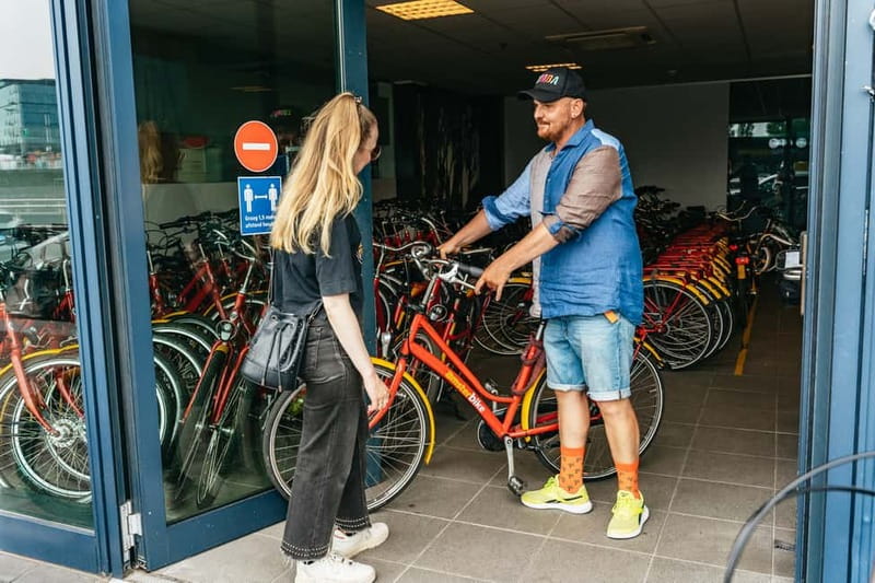 Amsterdam: Guided Bike Tour City Centre in EN/DE/FR/ES - Museumplein and the southern city