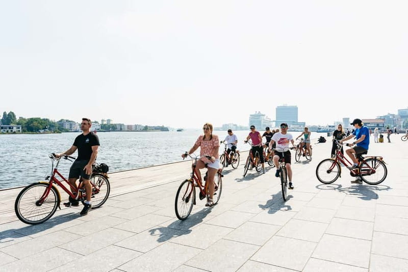 Amsterdam: Guided Bike Tour City Centre in EN/DE/FR/ES - What the guide adds to the ride