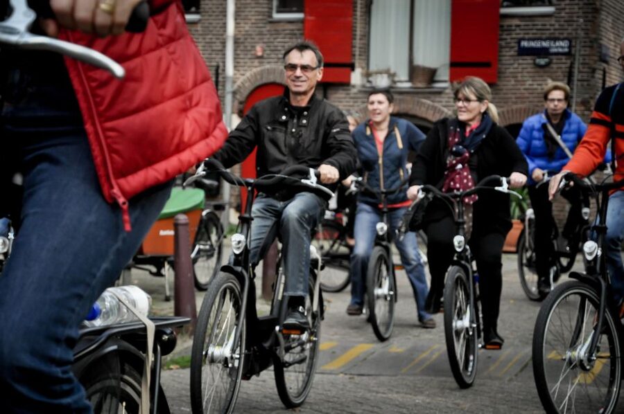 Amsterdam: Guided City Bike Tour in French - Canals, Nine Streets, and the Golden Age center