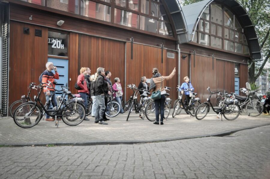 Amsterdam: Guided City Bike Tour in French - Weather, clothing, and riding confidence
