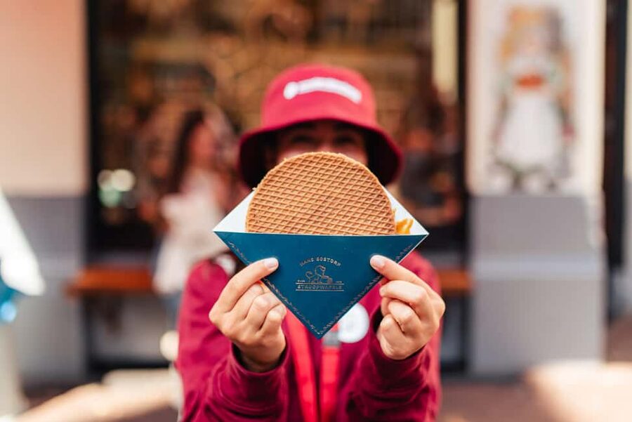 Amsterdam: Guided Cultural Food Tour in German or English - Dam Square and Nieuwe Kerk