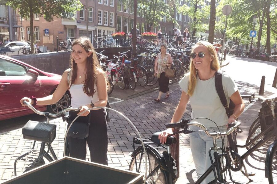 Amsterdam: Guided Food Tour with Tastings - Dutch fish and everyday food traditions