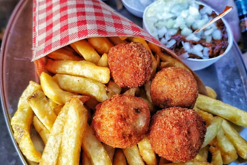 Amsterdam: Guided Food Tour with Tastings - Why the guide matters in a six-person group