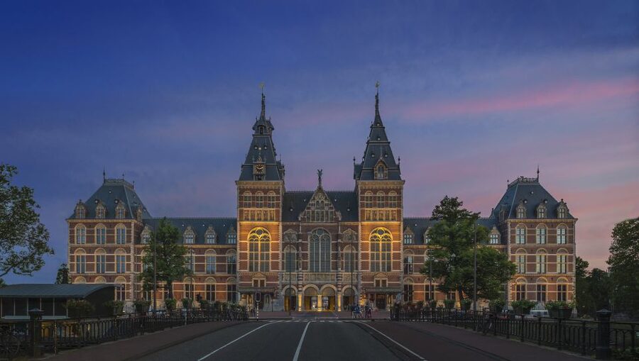 Amsterdam: Guided Rijksmuseum Tour in Spanish - Price, entrance, and practical value