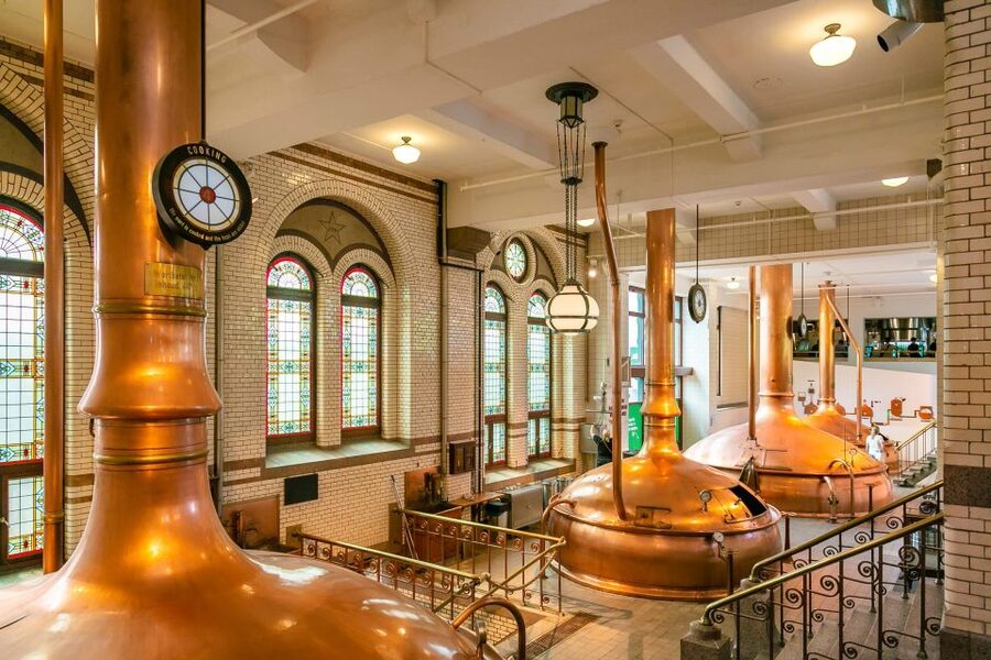Amsterdam: Heineken Experience Ticket - A lively end at the bar