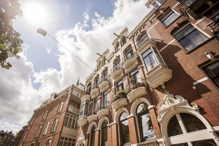 Amsterdam: Hidden Gems & Highlights Guided Bike Tour - The café pause and the value of a real break