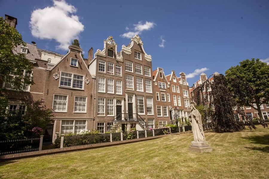 Amsterdam: Hidden Gems & Highlights Guided Bike Tour - How difficult is the cycling?