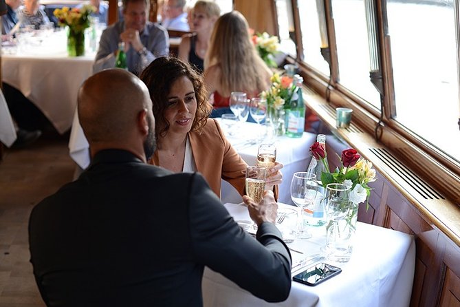 Amsterdam: High Tea Cruise - A small boat with a calm feel