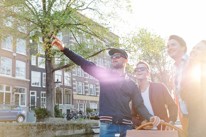 Amsterdam Highlights Canal Cruise with a Drink - The Skinny Bridge and Amsterdam’s old center