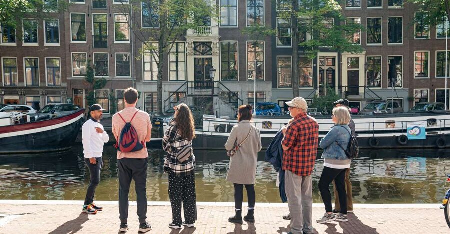 Amsterdam: Highlights & History Walking Tour - A compact route through Amsterdam’s old center
