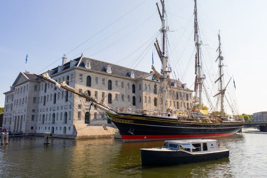 Amsterdam: Historic Boat Cruise with open bar and nibbles - Key points to know before boarding
