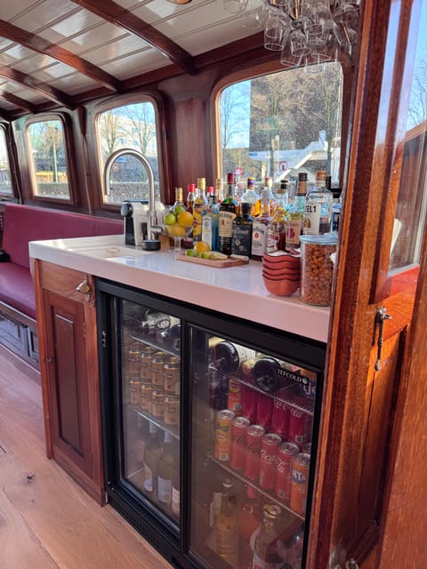 Amsterdam: Historic Boat Cruise with open bar and nibbles - Who will enjoy this cruise most