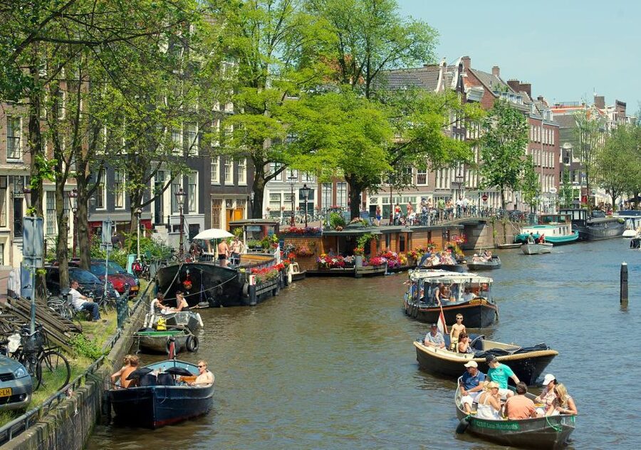 Amsterdam: Historic Walking Tour - From Amsterdam’s golden centuries to city life today