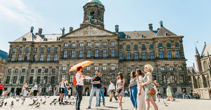 Amsterdam: Historical Highlights Walking Tour with Tasting - Pace, weather, and practical planning