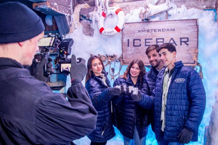 Amsterdam: Icebar Entry Ticket with 3 Drinks - Choosing the three included drinks
