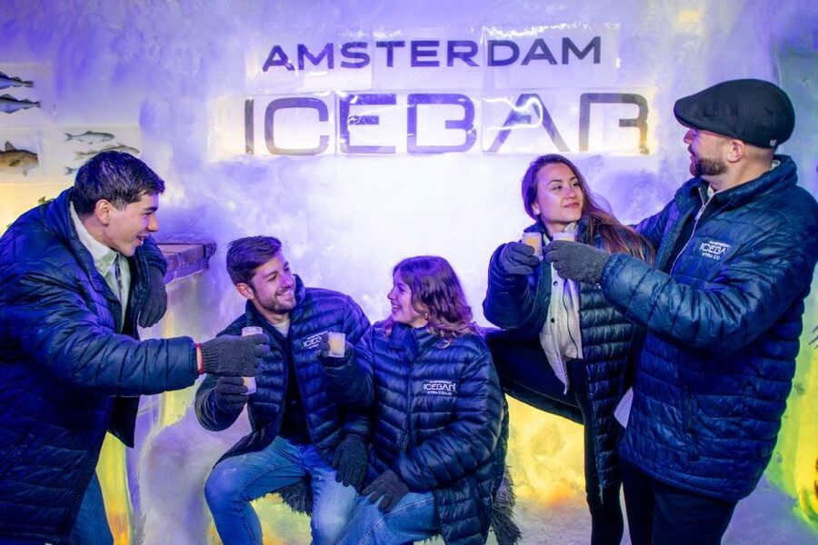 Amsterdam: Icebar Entry Ticket with 3 Drinks - Music, lighting, photographs, and staff