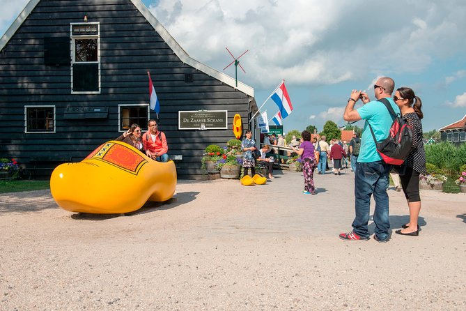 Amsterdam: Keukenhof and Zaanse Schans Windmills Guided Day Trip - Clogs, cheese, and the hands-on stops