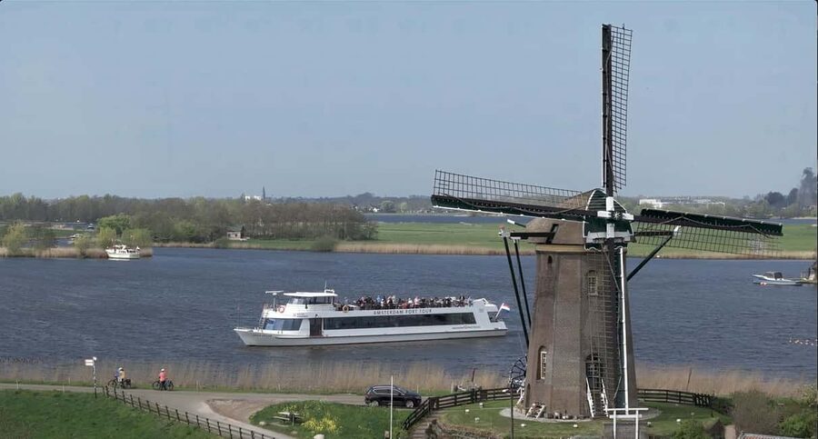 Amsterdam: Keukenhof, Tulip Farm Full-Day Tour with Cruise - Getting to the bus at This is Holland