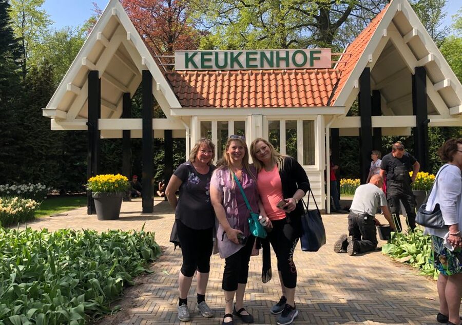Amsterdam: Keukenhof Tulip Garden and Giethoorn Experience - Should you book the Keukenhof and Giethoorn tour?