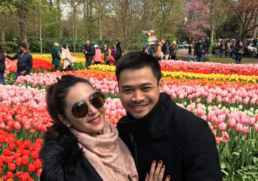 Amsterdam: Keukenhof Tulip Garden and Giethoorn Experience - Weather, walking, and practical preparation