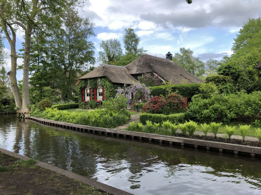 Amsterdam: Keukenhof Tulip Garden and Giethoorn Experience - Who should book this day trip?