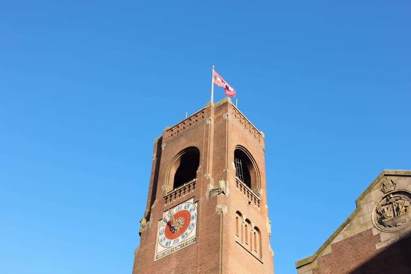 Amsterdam: Layover Flight Private Guided Tour (3h or 5h) - Walking, public transport, and the real pace