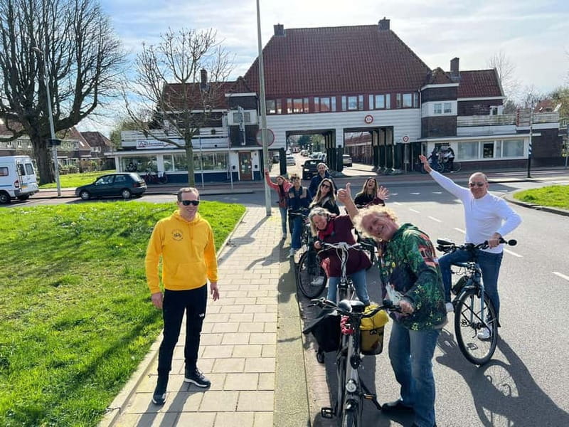 Amsterdam: Leisurely Windmill & Countryside Bike Ride - Cheese, snacks, and the farm stop