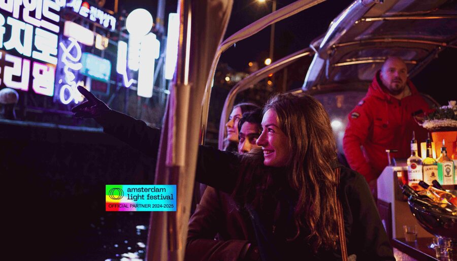 Amsterdam: Light Festival Cruise With Drinks & Snacks - Brouwersgracht and Haarlemmersluis