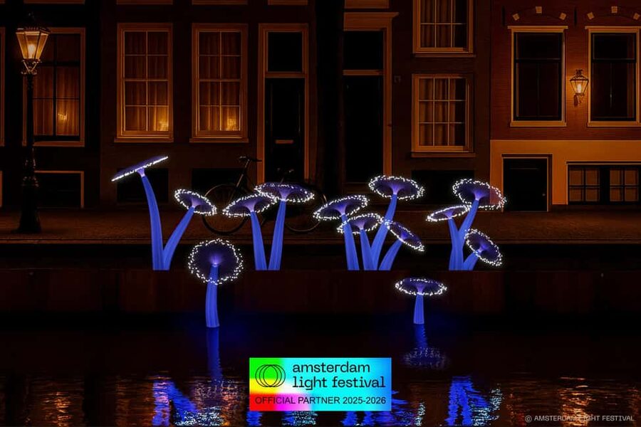 Amsterdam: Light Festival Heated Cruise with Drinks & Snacks - The Golden Bend and the canal ring
