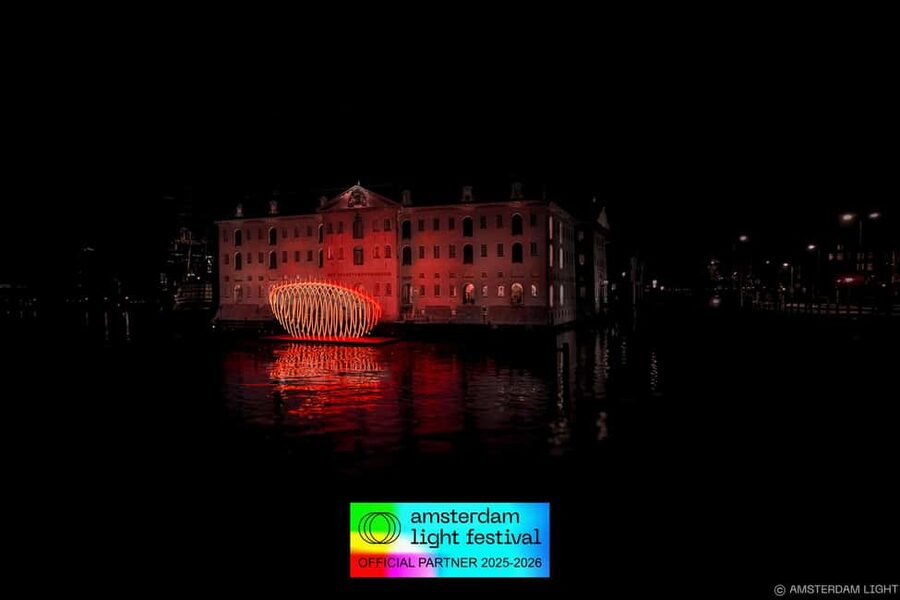 Amsterdam: Light Festival Heated Cruise with Drinks & Snacks - Haarlemmersluis and the return toward Central Station