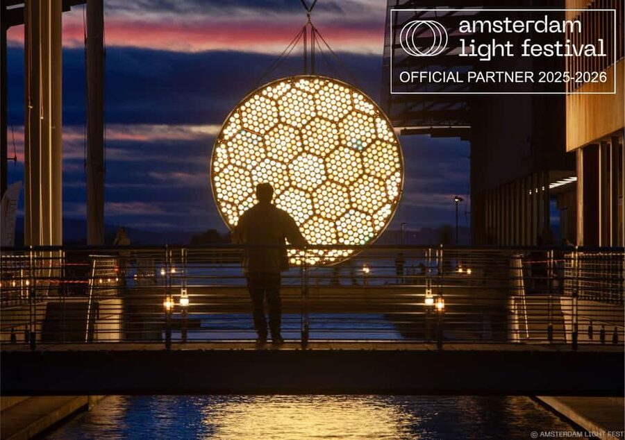 Amsterdam Light Festival Live Commentary & Optional Drinks - Live commentary, Captain Han, and the audio options