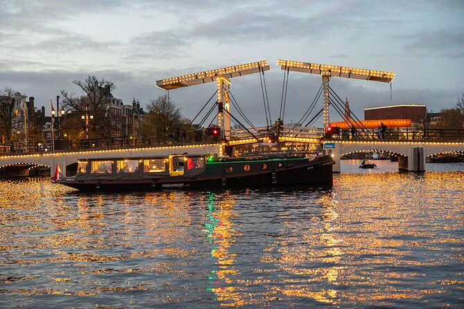 Amsterdam: Light Festival Open Boat - Unl. Drinks Option - Why the Light Festival works best from the water