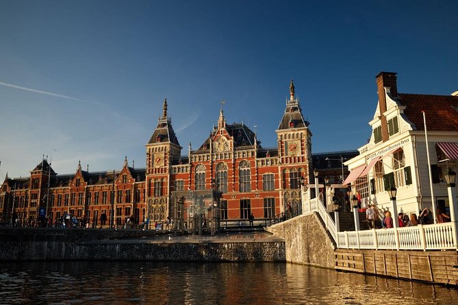 Amsterdam Light Festival: Saloon Boat Cruise + Hot Drinks & Bite - Value at $26.54