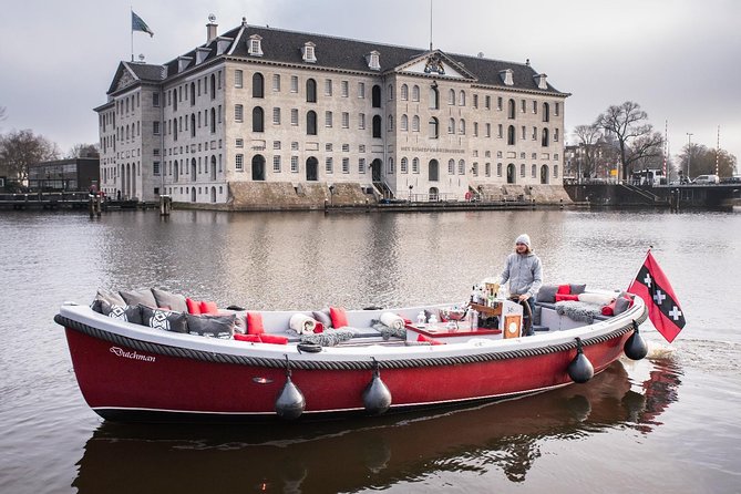 Amsterdam Light Festival: Saloon Boat Cruise + Hot Drinks & Bite - Who will enjoy this cruise most