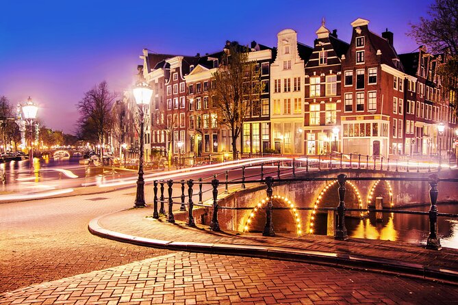 Amsterdam Light Festival Winter Walk with Stroopwafel Workshop - Why this winter walk works in Amsterdam