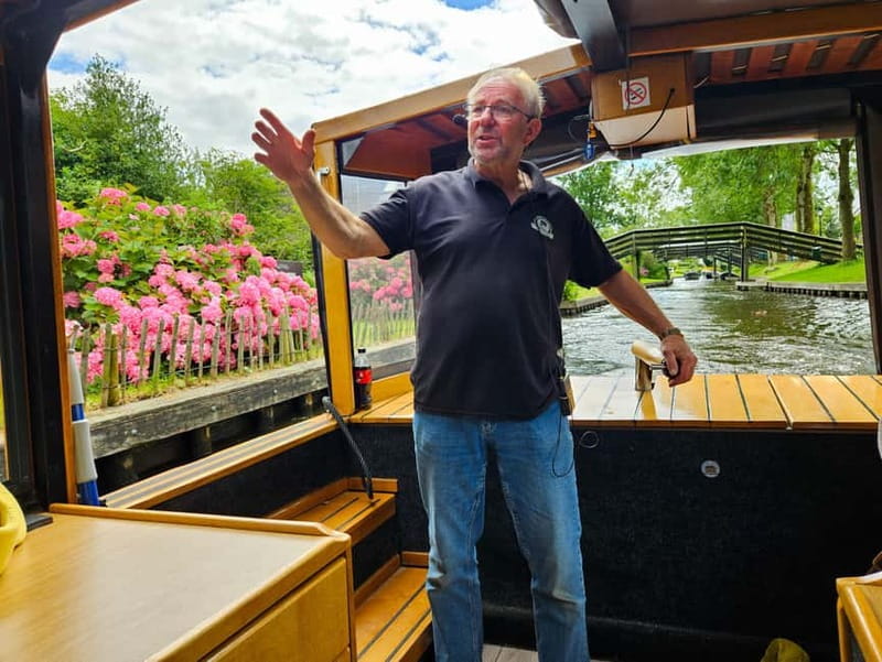 Amsterdam: Live GuideD Giethoorn Boat Tour & Cheese Platter - Why Giethoorn works best from the water
