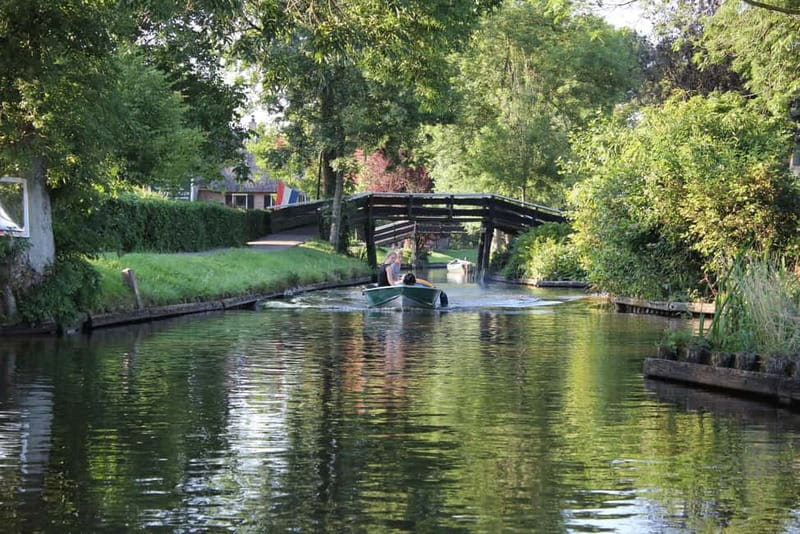 Amsterdam: Live GuideD Giethoorn Boat Tour & Cheese Platter - The one-hour canal cruise and cheese platter