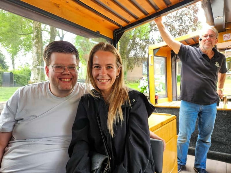 Amsterdam: Live GuideD Giethoorn Boat Tour & Cheese Platter - How the guide affects the day