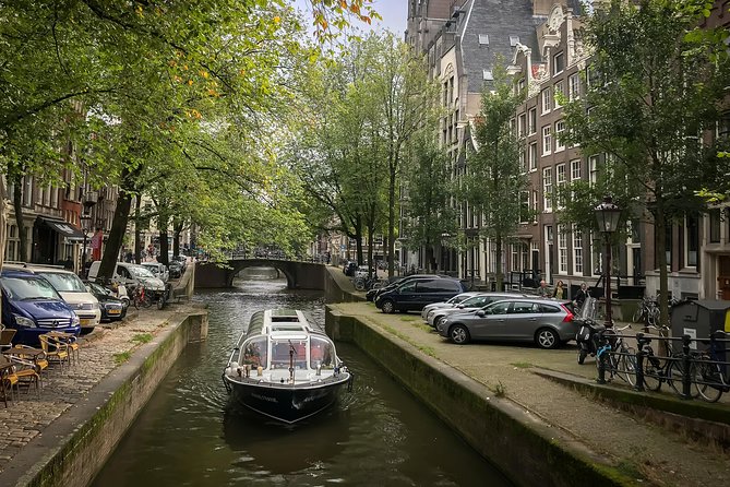 Amsterdam Live Guided Sightseeing Canal Cruise - The Amsterdam Pipe Museum and Hermitage Museum